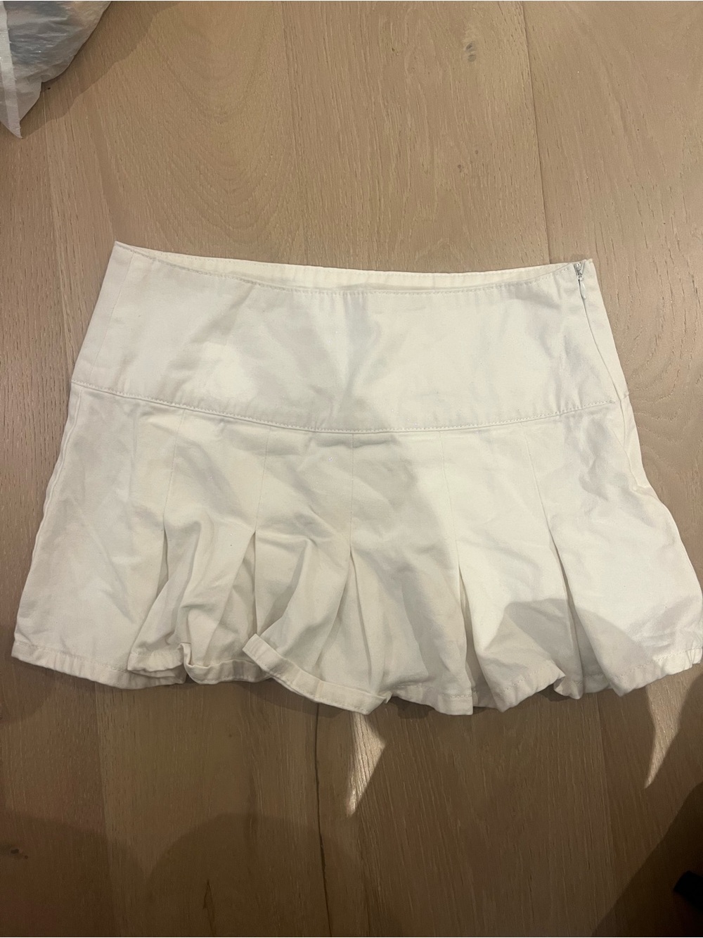 Women's White Pleated mini Skirt